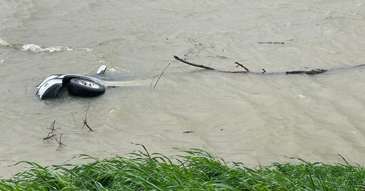 Car seen submerged in Sacramento River near weir is abandoned, CHP says