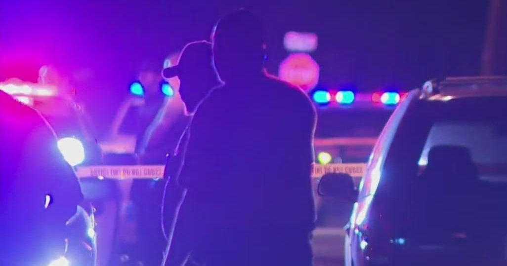 Man shot, killed in front of NW Dade home - CBS Miami