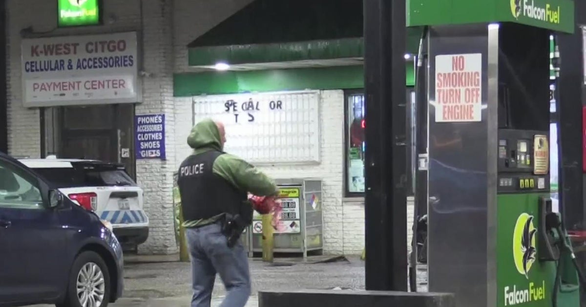 Man shot, killed at gas station in South Austin - CBS Chicago