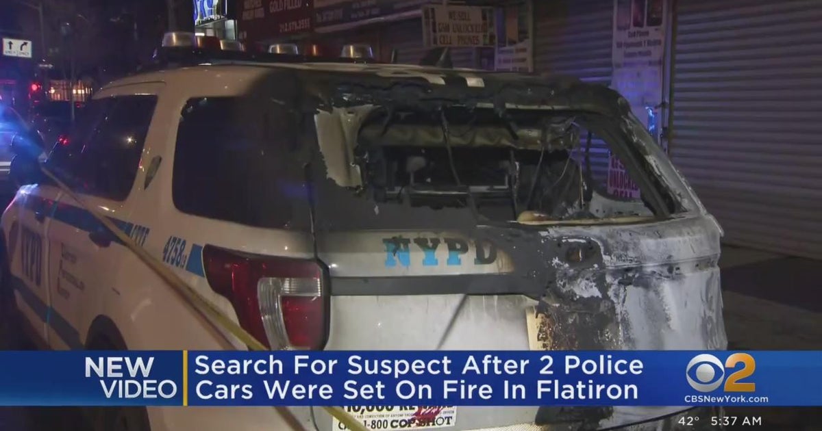 Search for suspect after NYPD cars set ablaze - CBS New York