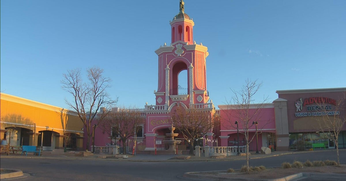 People line up to apply for jobs at Casa Bonita CBS Colorado