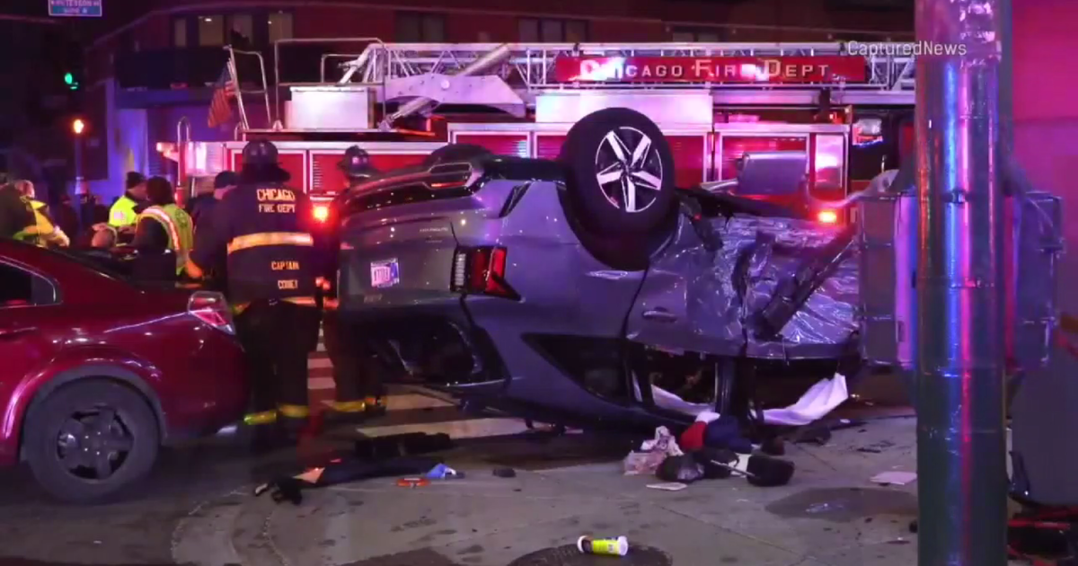 North Park car crash leaves 1 dead, 6 injured - CBS Chicago