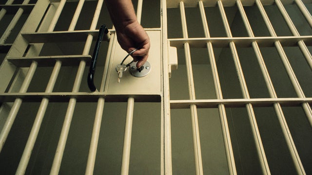 U.S. man who killed girlfriend, stuffed body in suitcase gets 42 years for femicide in Colombia