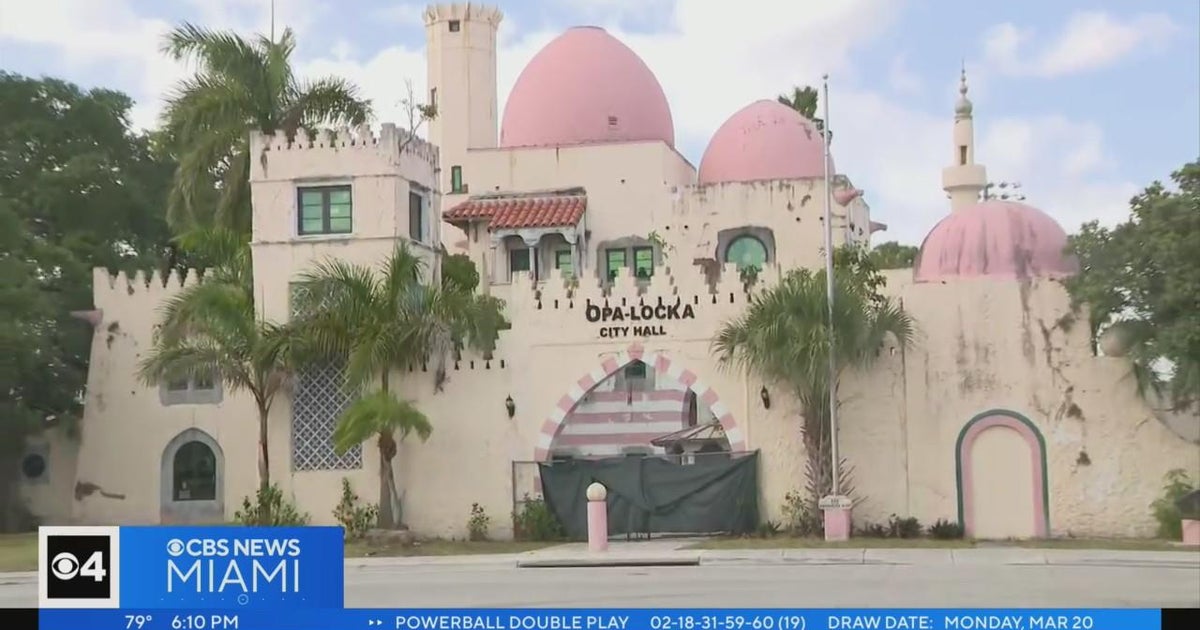Opa-locka officials consider stock of city’s textbooks in effort to impose superior monetary controls