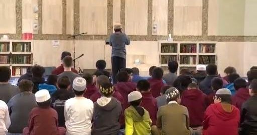 Muslim students commemorate Ramadan in Morton Grove - CBS Chicago