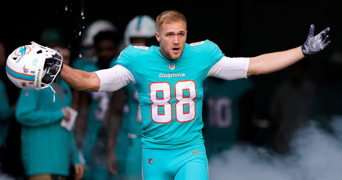 Tight End Mike Gesicki meets with the media