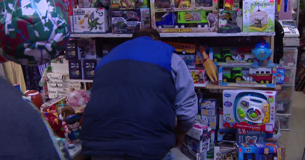 Vendors in Little Village Discount Mall poised to be kicked out CBS Chicago