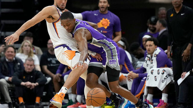 Phoenix Suns v Sacramento Kings 