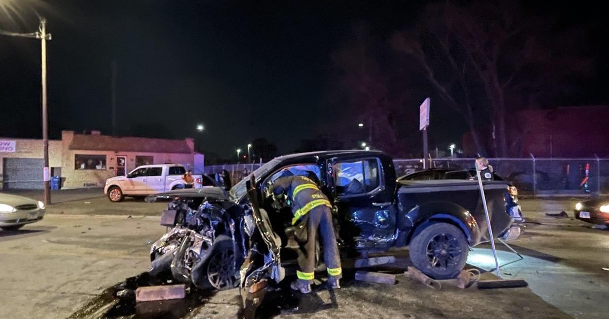 High-speed crash leaves 1 dead, 4 injured in Ashburn - CBS Chicago