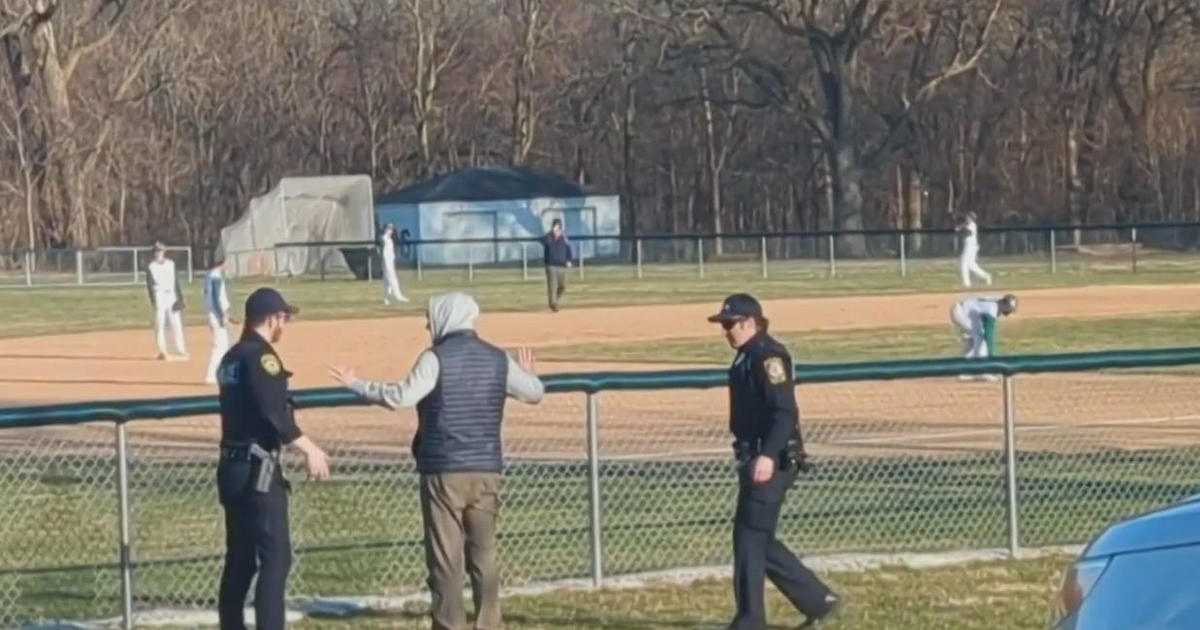 Watch Man with gun causes concern at Peru, Illinois high school baseball game – Latest Baseball News