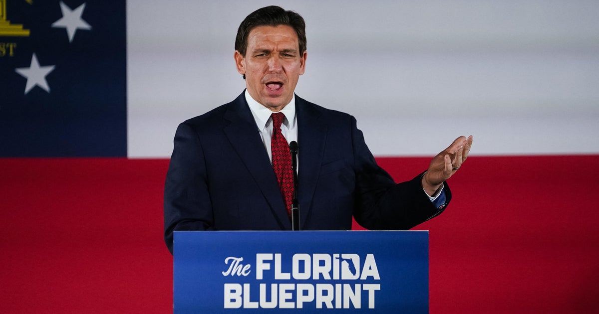Florida Gov. Ron DeSantis stops on Long Island for book tour, drawing supporters and protesters - Vimarsana News