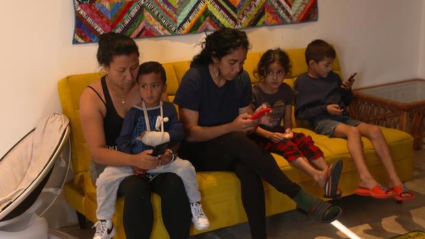 mayorkas-7-mothers-in-juarez-mexico-trying-to-log-onto-cbp-app.jpg 