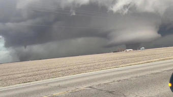 Dozens killed in tornado outbreak 