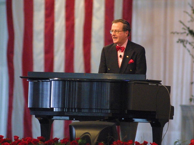 Political satirist Mark Russell at the Bakersfield Business Conference
