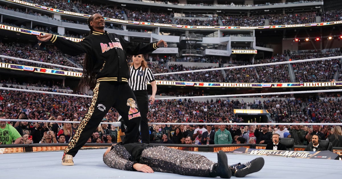 Snoop Dogg steps in at last second during WrestleMania Snoop Dogg steps in at last second during WrestleMania