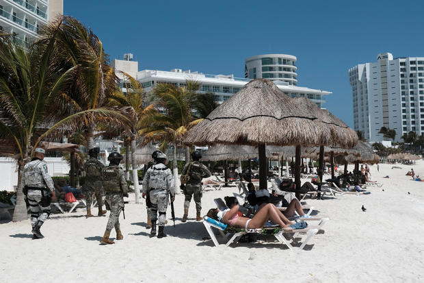 Mexico's government deploys security forces in Cancun 