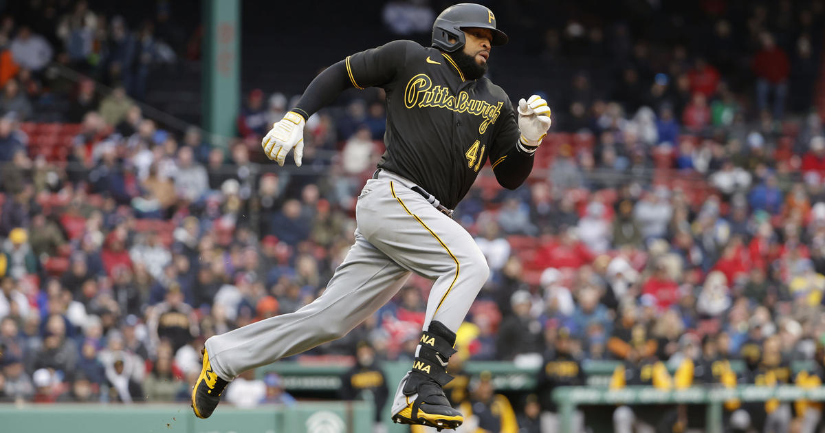 Brewers acquire Carlos Santana in trade with Pirates