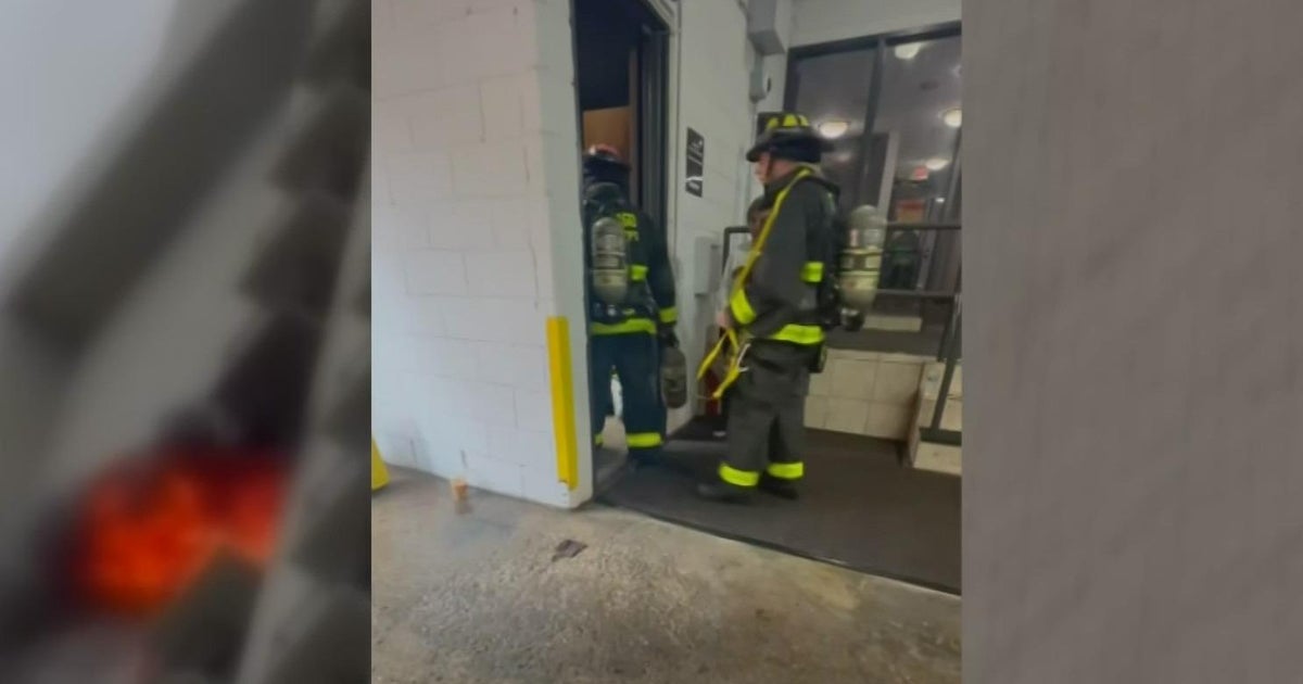 Firefighters battle deadly blaze at high rise - CBS Chicago