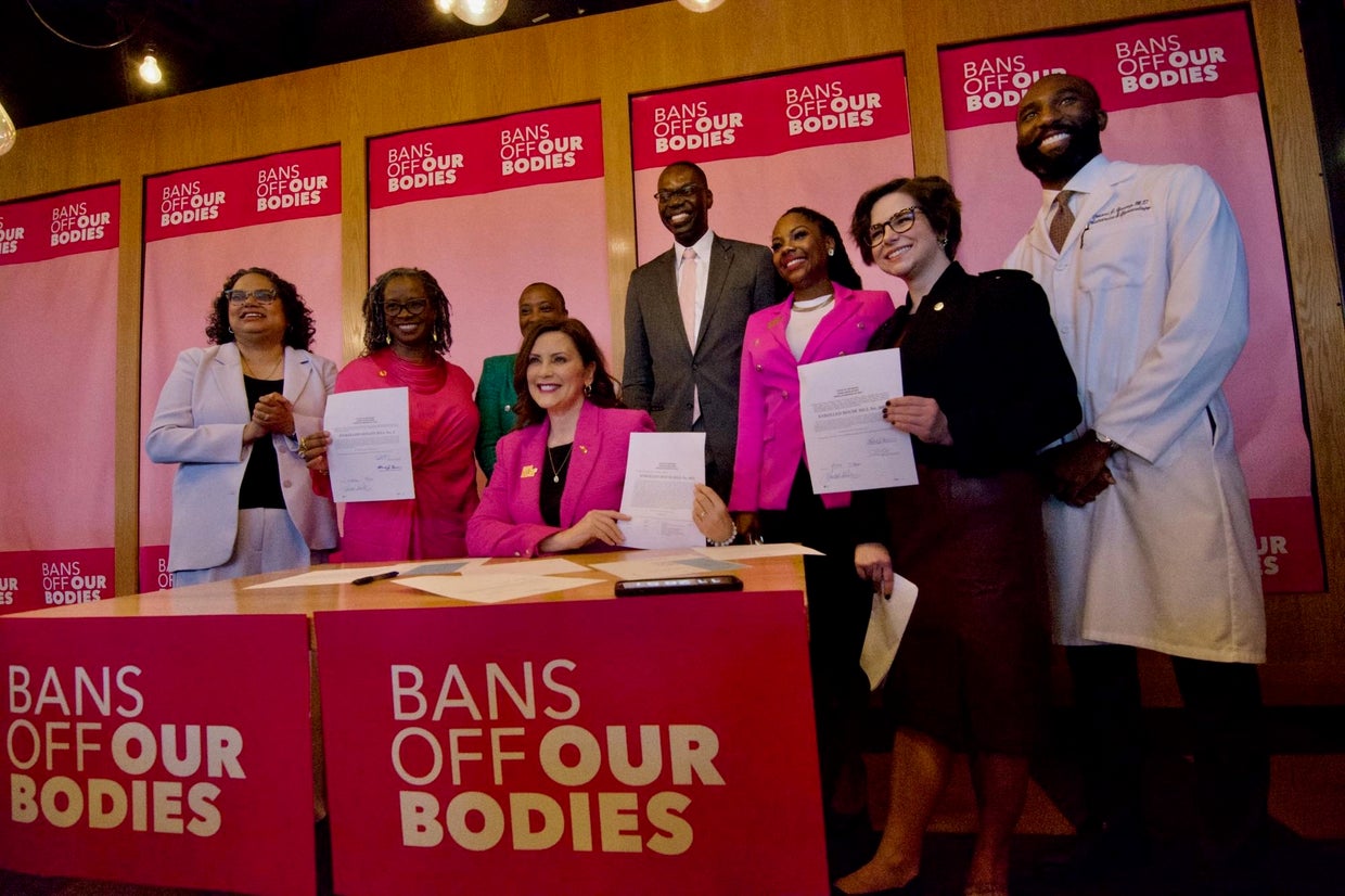 Whitmer signs legislation repealing Michigan's 1931 abortion ban - CBS ...