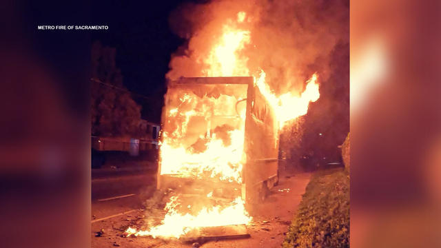 metro-fire-rv-fire.jpg 