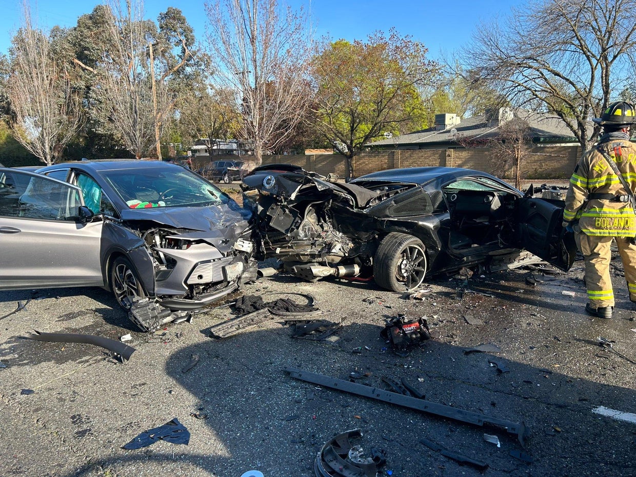 4 injured in Carmichael crash involving multiple vehicles - CBS Sacramento
