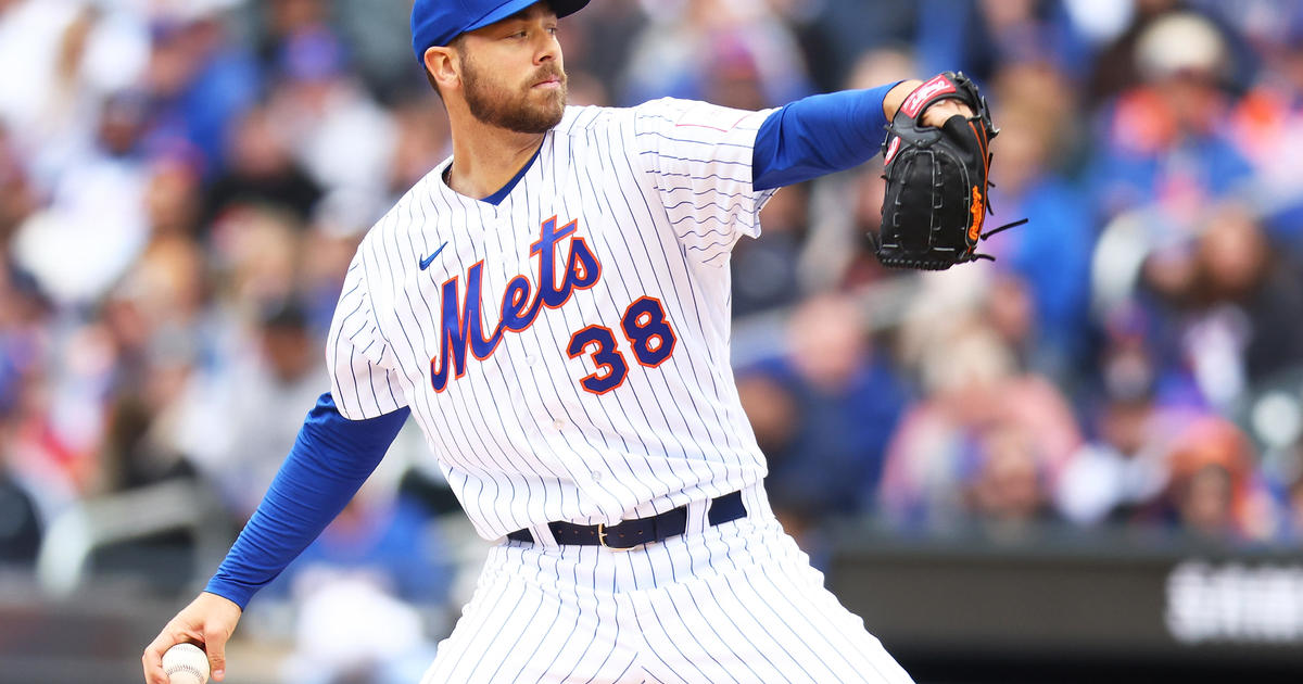 New York Mets starting pitcher Max Scherzer tosses the ball up during  News Photo - Getty Images