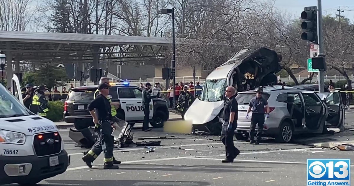 Raw: 1 dead in major Woodland crash