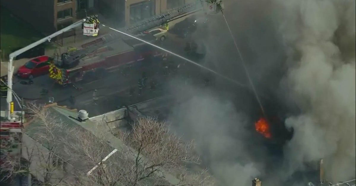 Extra-alarm fire burns in Bridgeport commercial building - CBS Chicago