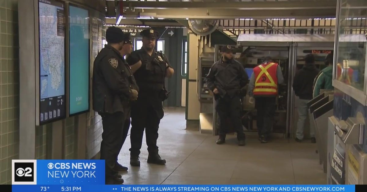 Bronx subway shooting leaves teen dead, another wounded - CBS New York