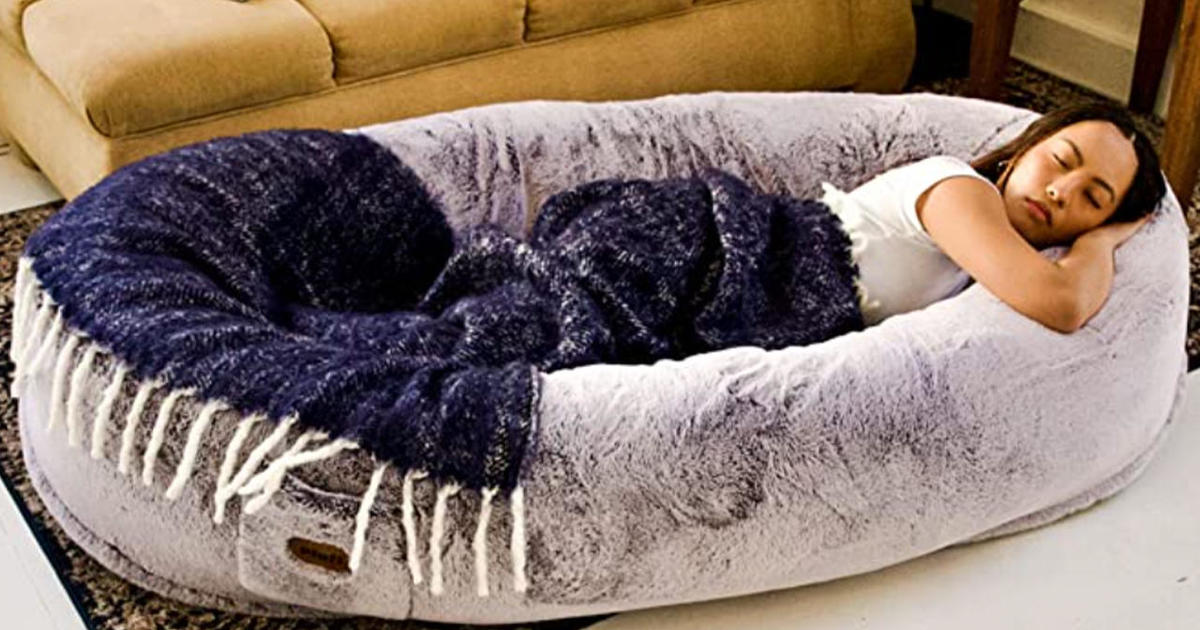 Plufl: Ние сме обсебени от това легло за кучета, предназначено за хора (и то се продава сега за Седмицата на съня)