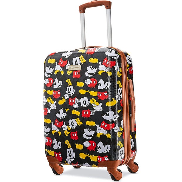 disney-luggage-american-tourist.jpg 