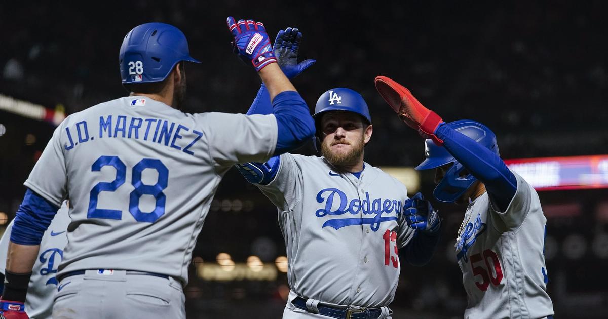 Muncy hits grand slam, 3-run drive, Dodgers beat Giants 9-1