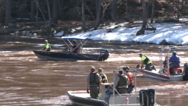 fri-taylors-falls-paddleboat-peterson.jpg 