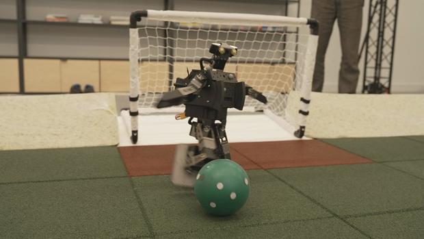 soccer-robot-1.jpg 