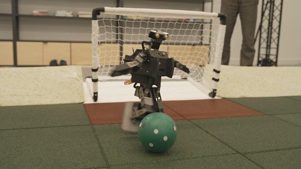soccer-robot-1.jpg