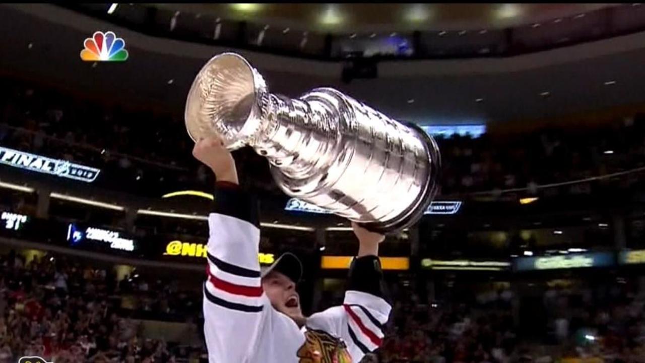 The end of a Chicago story: Jonathan Toews sendoff closes book on  Blackhawks' dynasty - CHGO