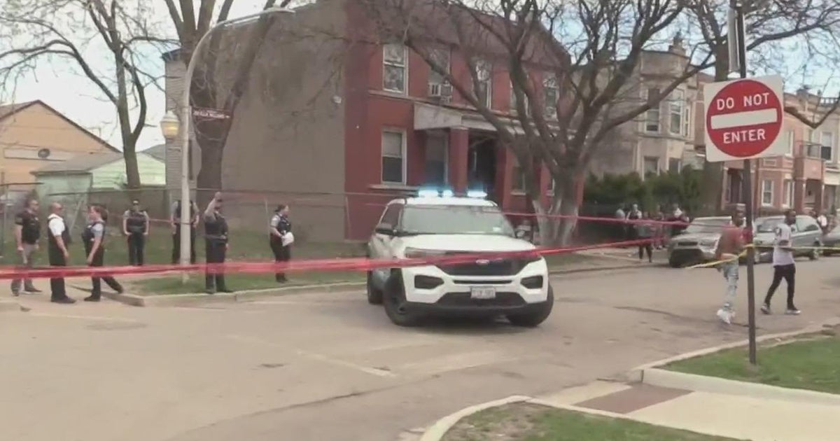 Chicago Police officer fatally shoots person during foot chase - CBS ...