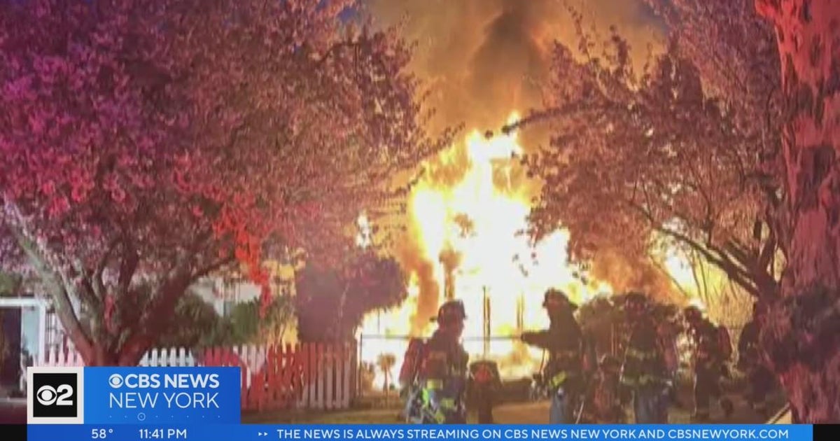 FDNY: 82-year-old man killed in Queens house fire - CBS New York