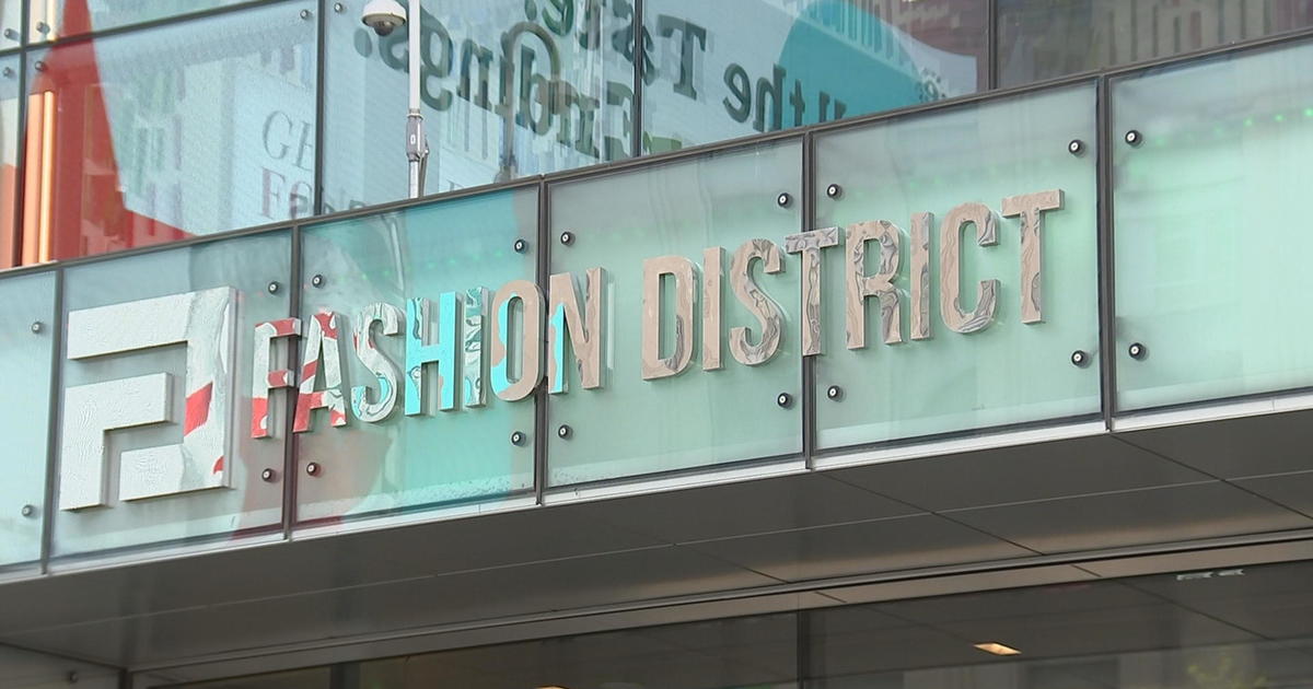 Fashion District Philadelphia’s teen curfew goes into effect