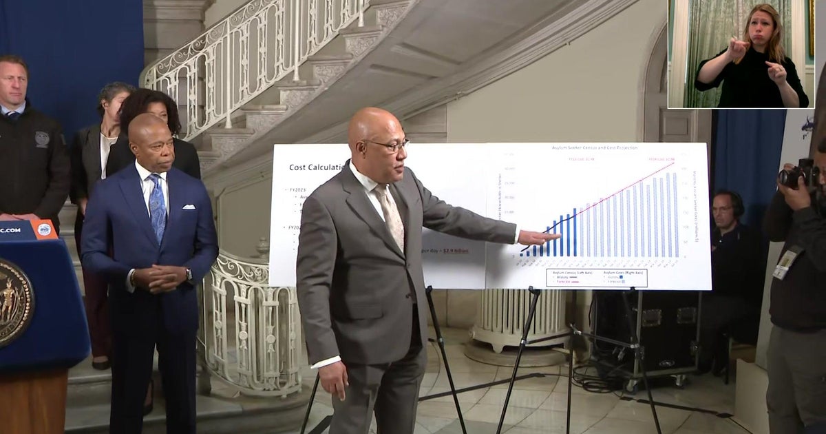 Mayor Eric Adams calls on Biden administration to make asylum seekers ...