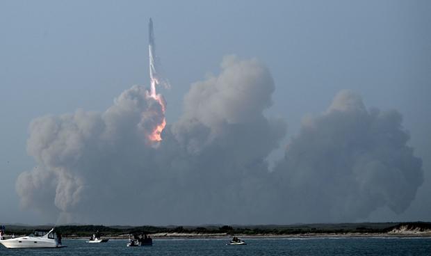 The SpaceX Starship rocket lifts off from the launchpad 