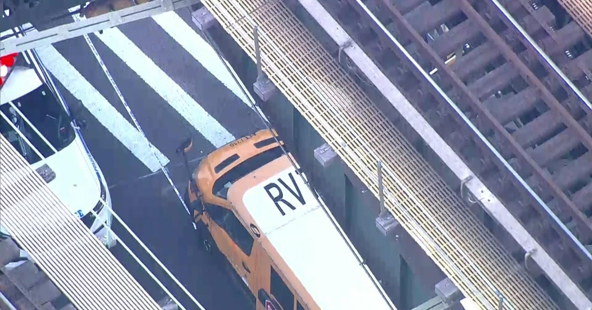 Cyclist dies after being struck by school bus in Queens - CBS New York