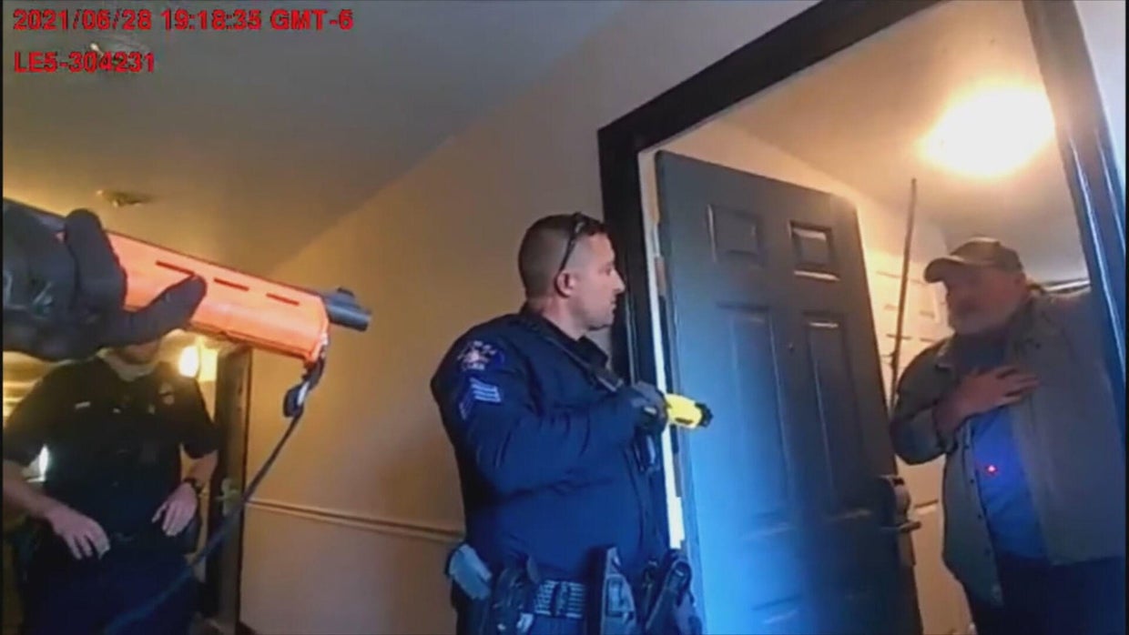 Man files lawsuit against Aurora police officers after he was shot with ...