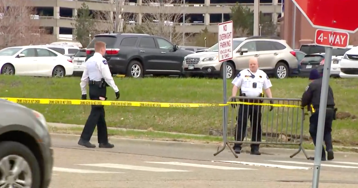 Police negotiate end to standoff near Mall of America - CBS Minnesota