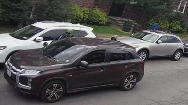 queens-elderly-man-robbed-suspects-getaway-car-1.jpg 