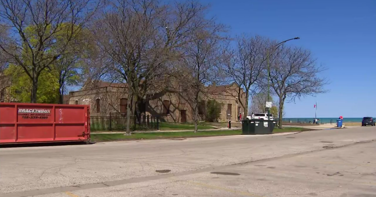 Leone Park fieldhouse to serve as temporary migrant shelter CBS Chicago