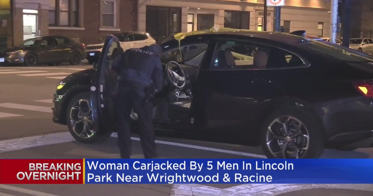 Woman carjacked at gunpoint in Lincoln Park - CBS Chicago