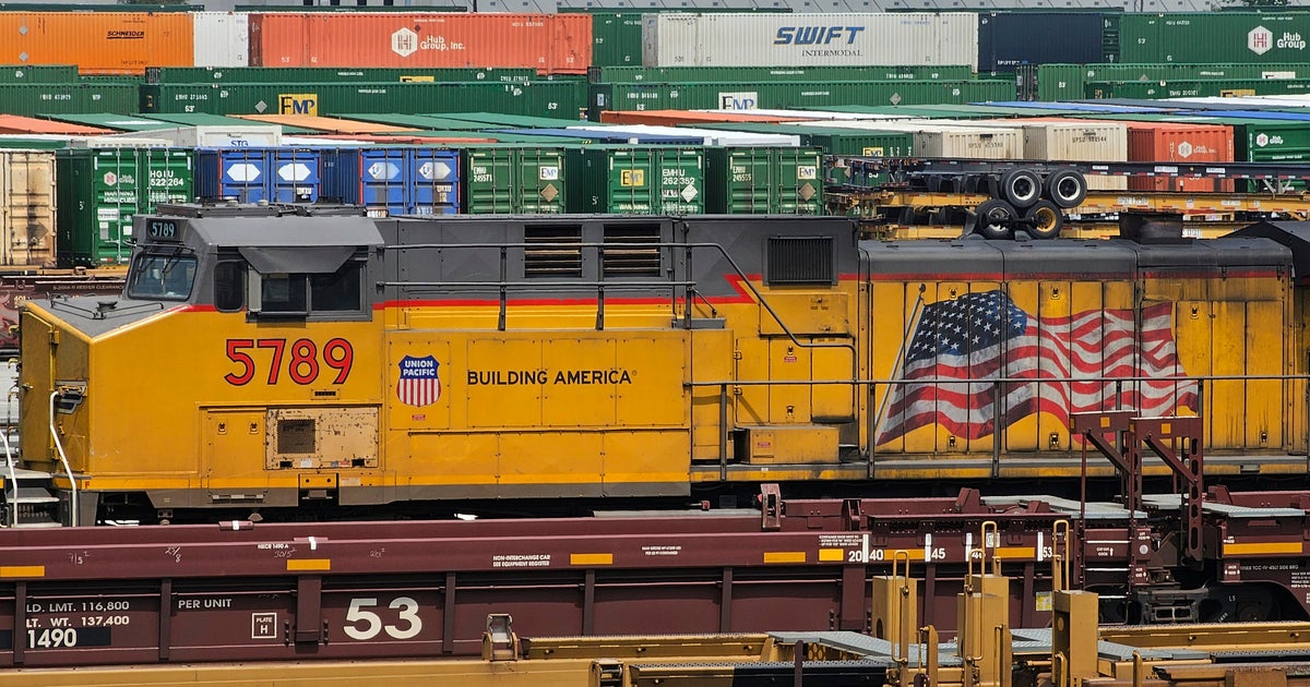 California passes 1st-in-nation emission rules for trains