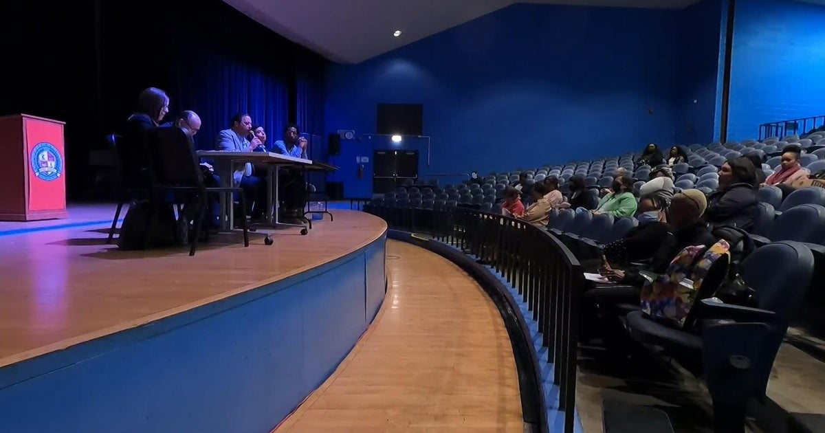 Community gives input on districts for new elected board for Chicago