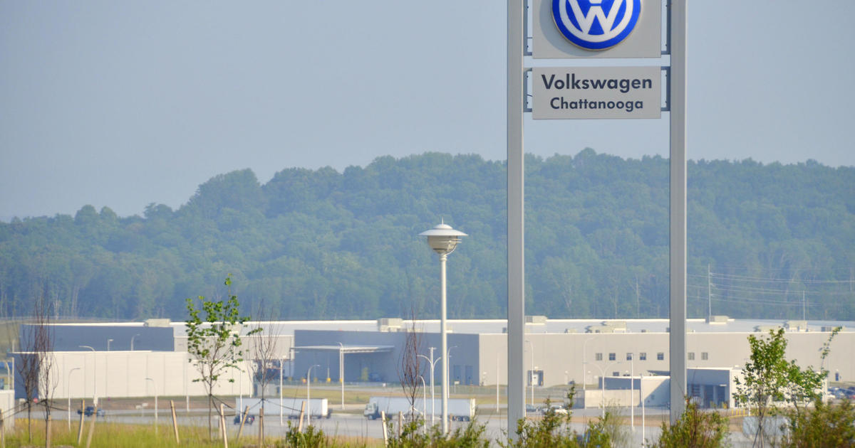 1 killed, 2 employees injured at Tennessee Volkswagen plant after road incident
